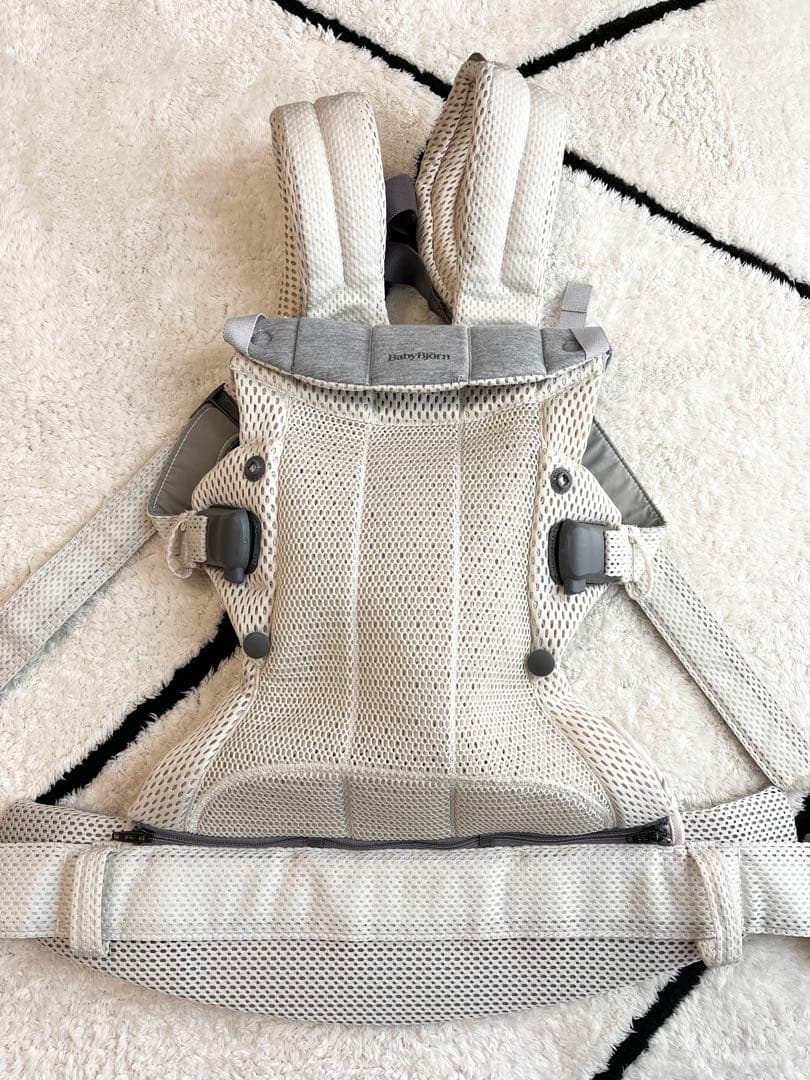 ベビービョルン　抱っこ紐　ハーモニー　クリーム