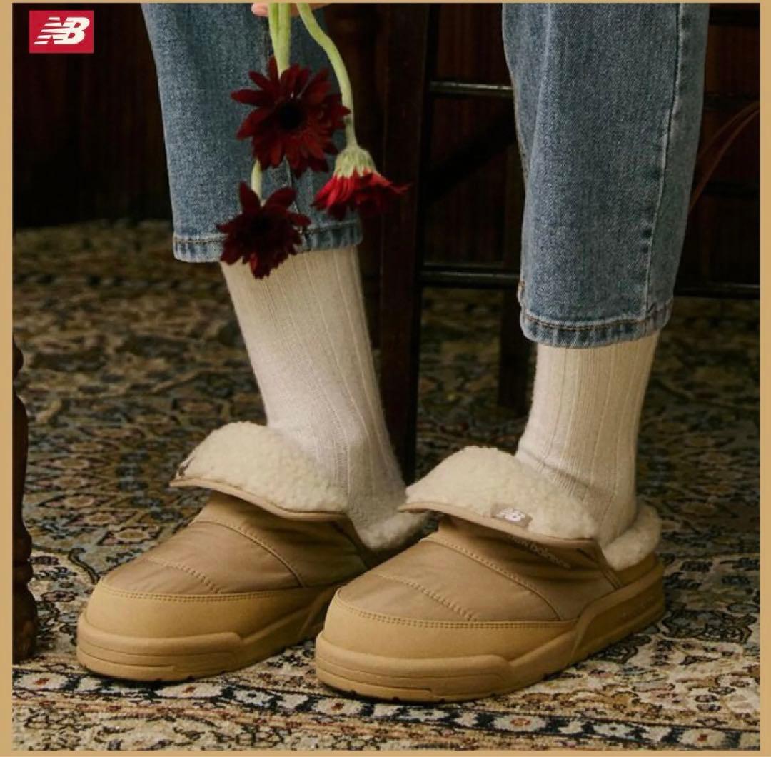 New Balance ボアサンダル　ベージュ　24.0