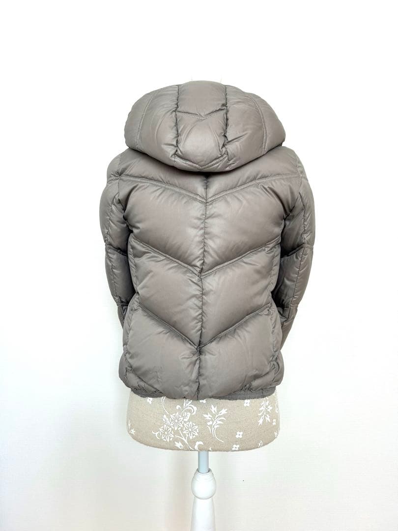 タトラス　ダウンジャケット　グレージュ　レディースXS〜Sサイズ　【難あり】