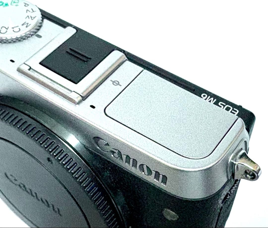 EOS M6 レンズ２本付き プロテクター、レンズフード、ケースも付属 美品