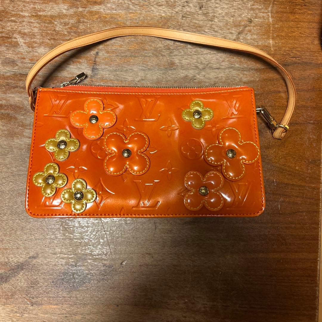 ルイヴィト　オレンジ 花柄 エンボス ポーチ