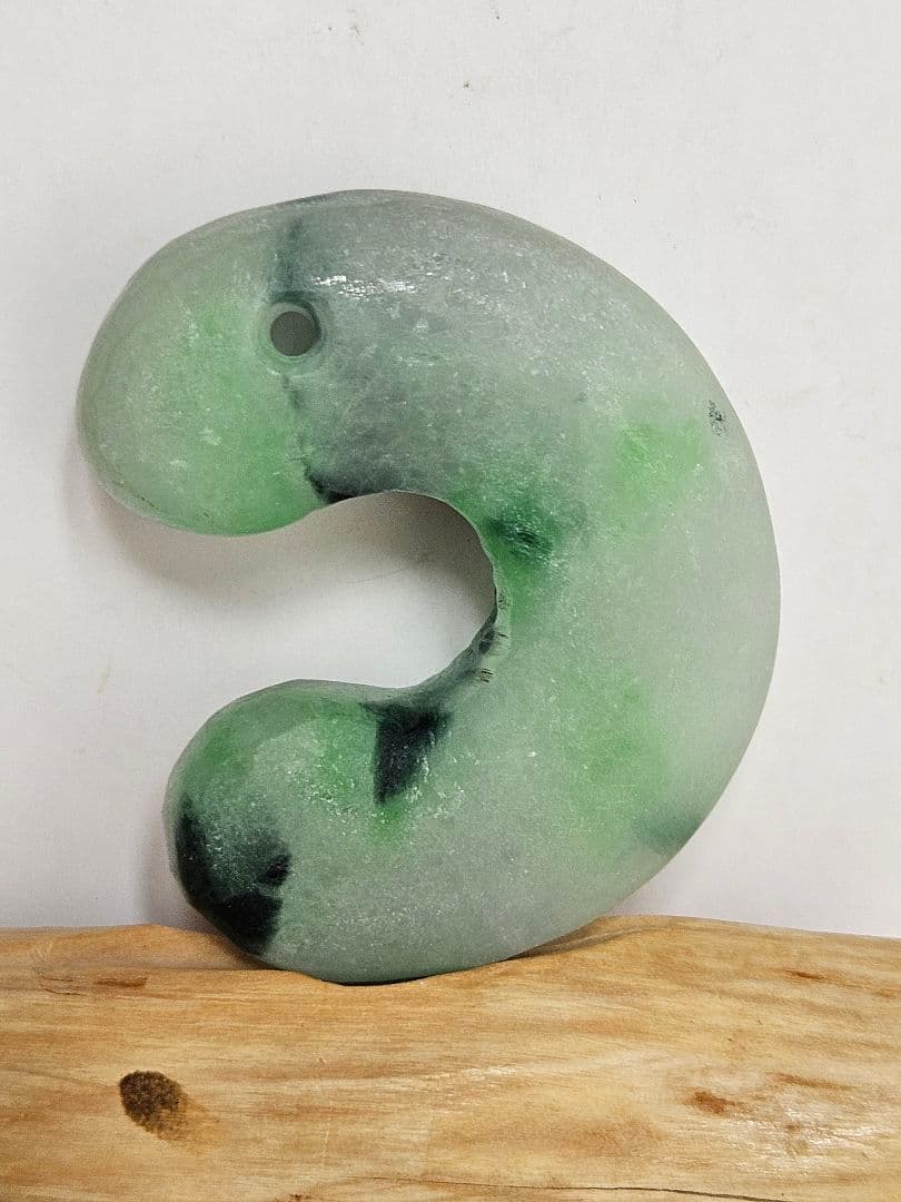 H 特大 飛龍 翡翠勾玉　　☆12,000円☆