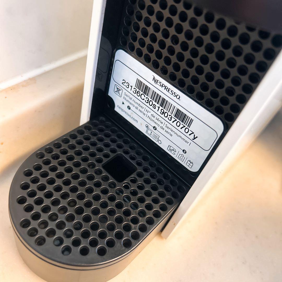 ネスプレッソ カプセル式コーヒーメーカー　C30 おまけつき