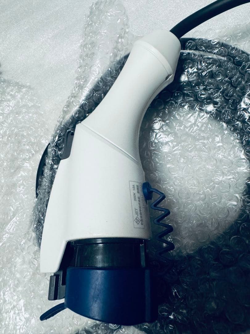 美品　日産リーフ充電ケーブル 3NK5E 067