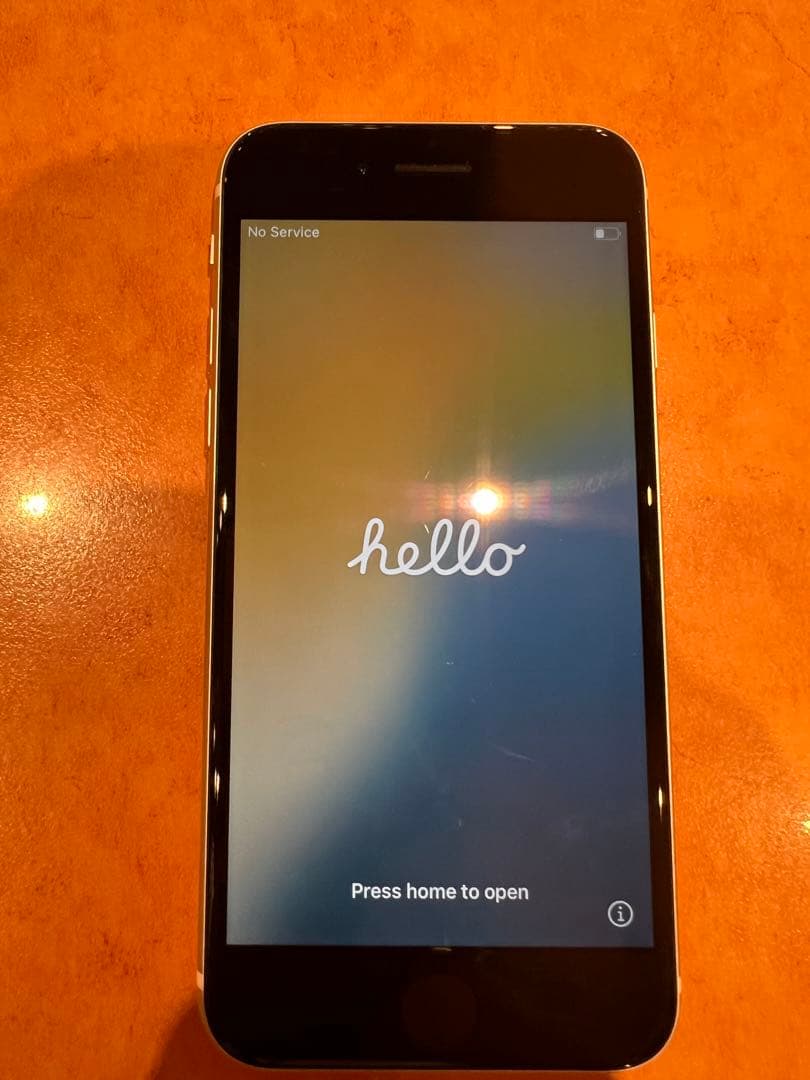 iPhone SE（第2世代）ホワイト　本体