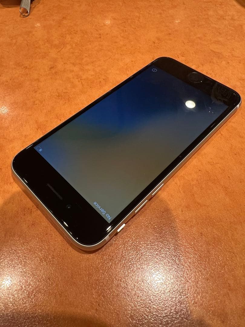 iPhone SE（第2世代）ホワイト　本体