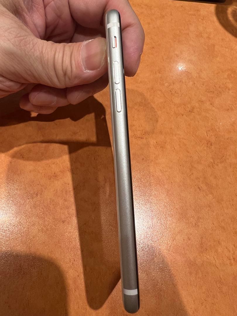 iPhone SE（第2世代）ホワイト　本体