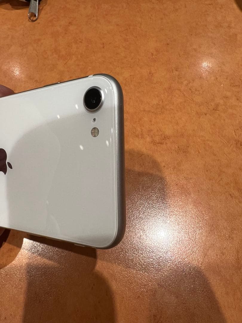 iPhone SE（第2世代）ホワイト　本体