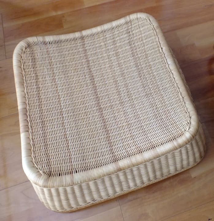 デンマーク製　籐のオットマン