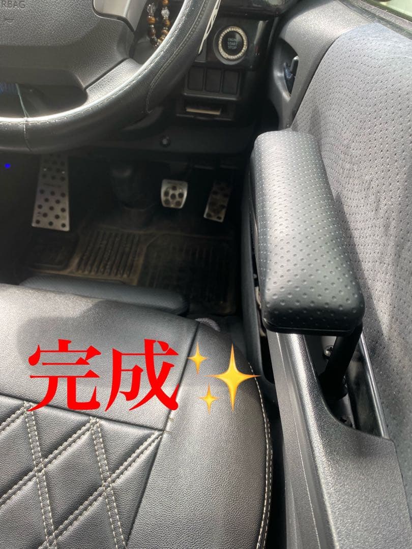ハイエース200系　全グレード共通アームレスト　運転席側&助手席側　腕おき台