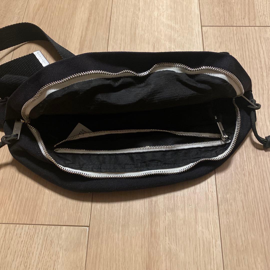 メゾンマルジェラ　ナイロン製ボディバッグ 黒