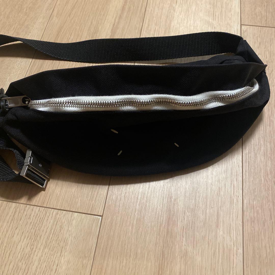 メゾンマルジェラ　ナイロン製ボディバッグ 黒