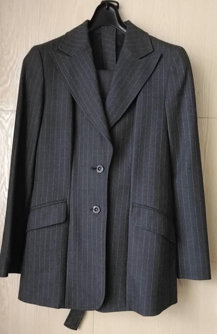 ダークグレー ストライプ ビジネススーツ 上下セット(バーバリー）