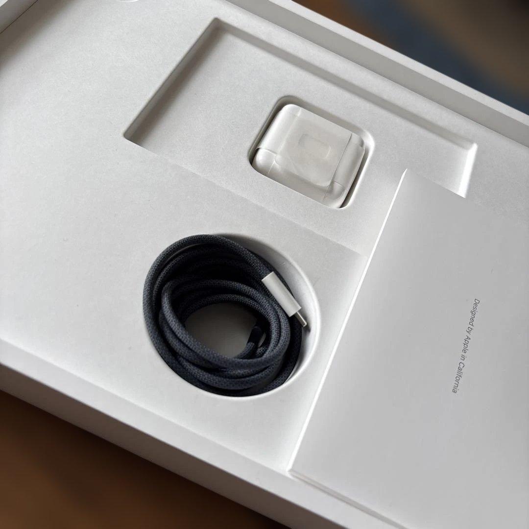 MacBook Air 16gb 512gb M4 チップ　13インチ