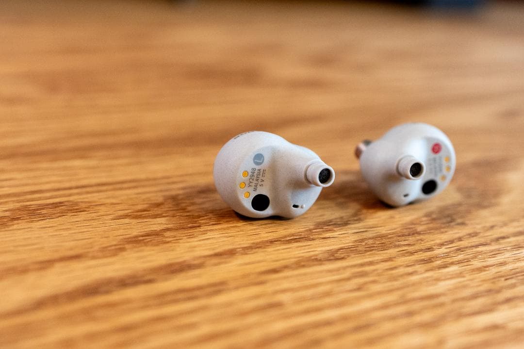 WF-1000XM4 プラチナシルバー 【イヤーピース M or L のみ】