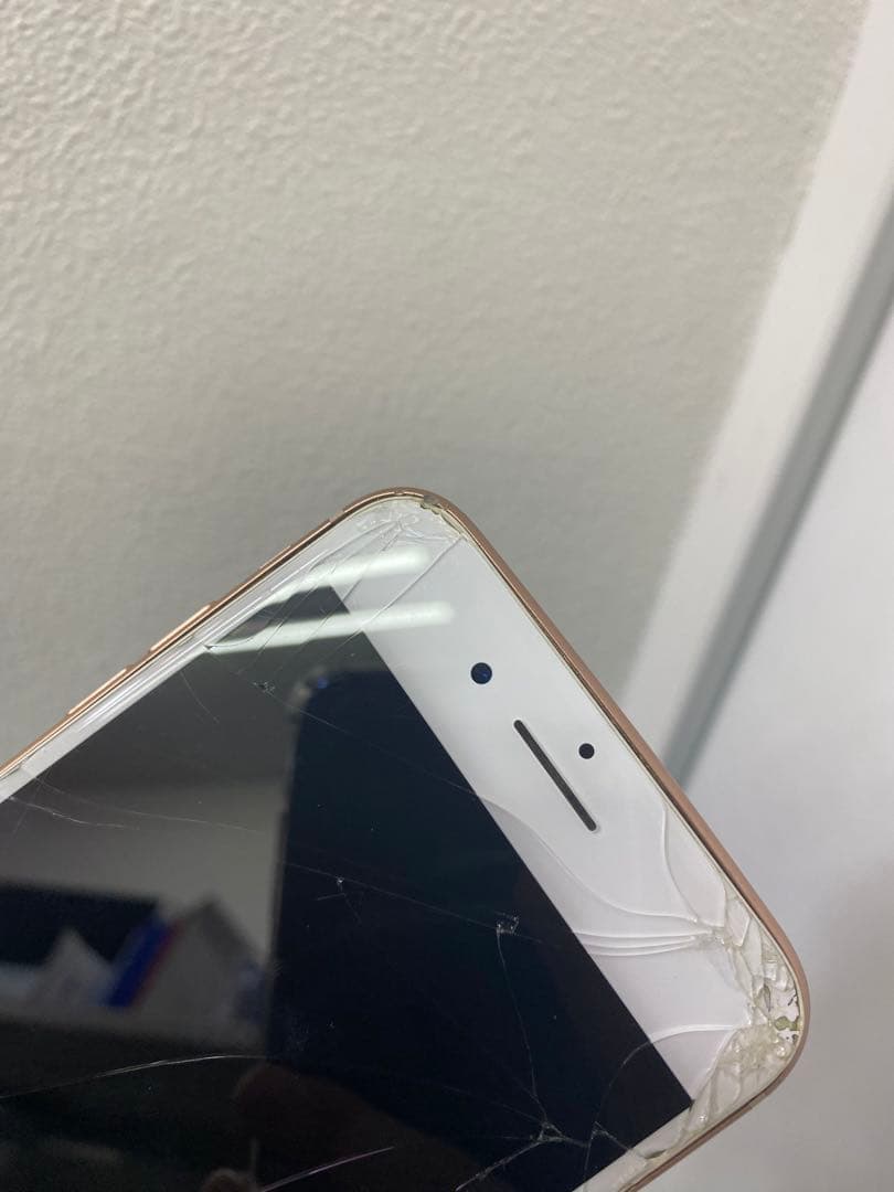 ジャンク品iPhone 8 Plus 64GB バッテリー86% 05504