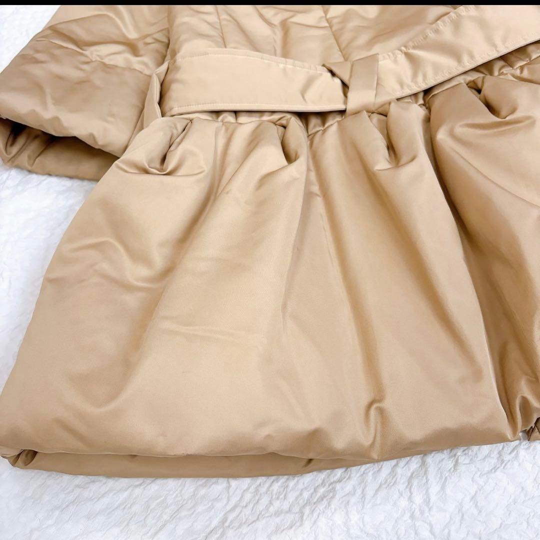 定価25万✨FOXEY 女優襟　シルクダウンコート　ベルト　ベージュ　ペプラム