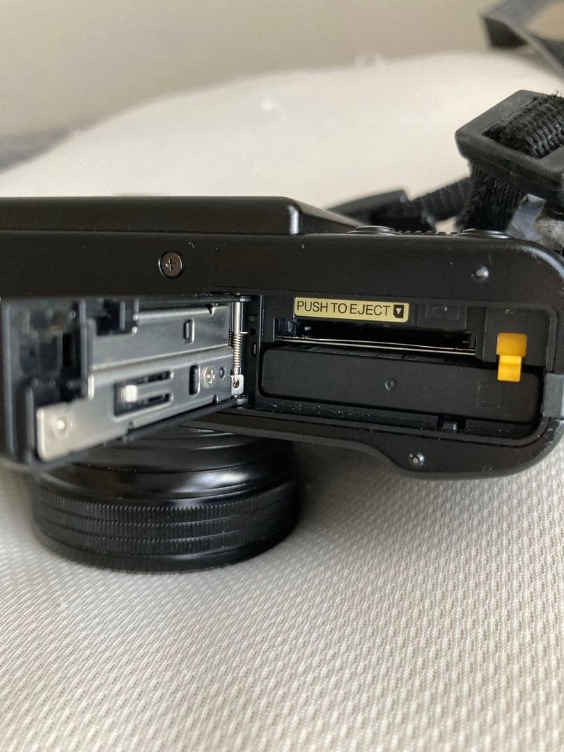 Fujifilm X10コンパクトデジタルカメラ 純正革カバー