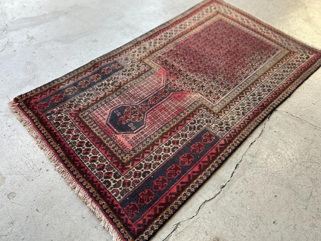 【Vintage rug】138 × 81｜アシンメトリー ヴィンテージラグ