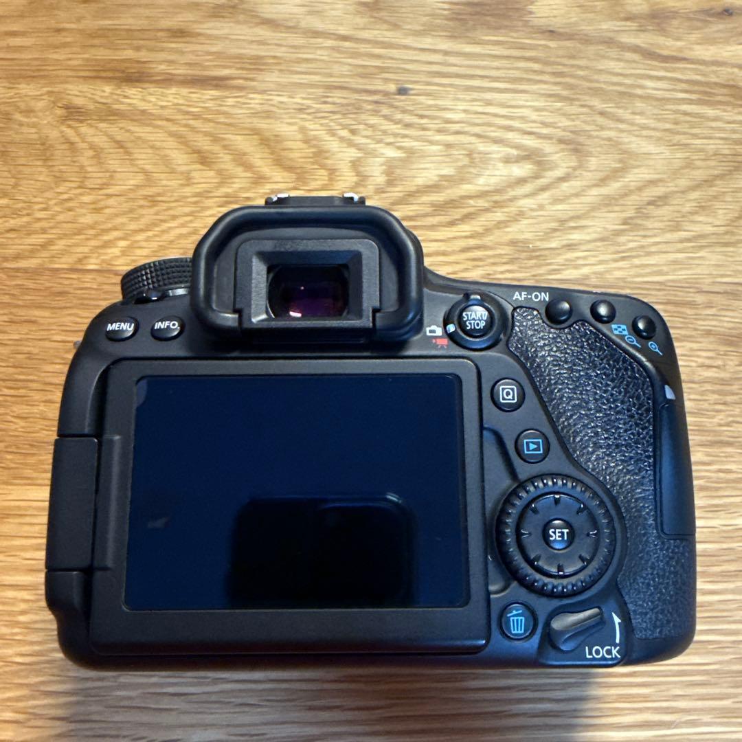 【美品】Canon EOS 80D 18-135 IS USM kit