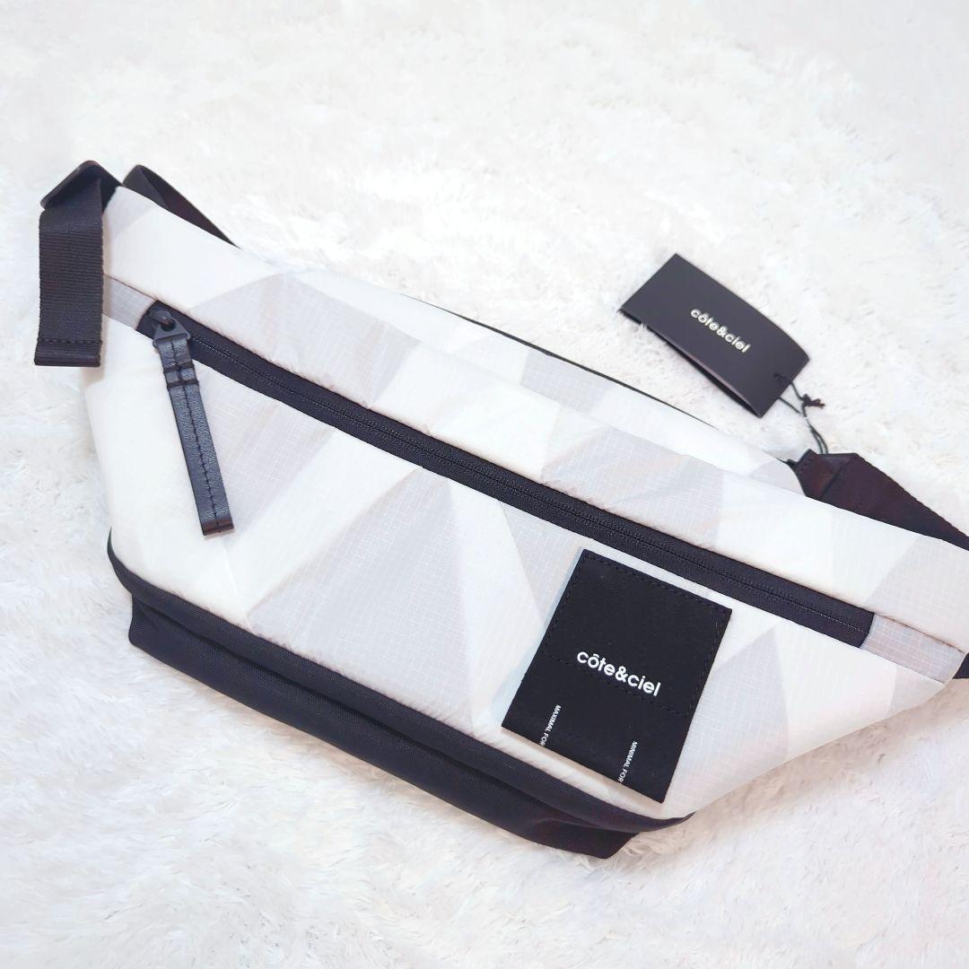 海外限定 コートエシエル イザラウ ボディバッグ ホワイト プリズム柄 撥水加工