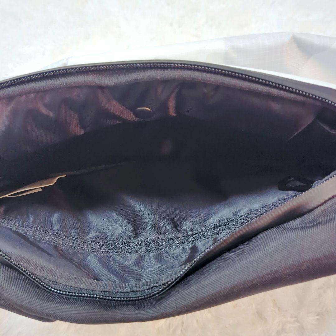 海外限定 コートエシエル イザラウ ボディバッグ ホワイト プリズム柄 撥水加工