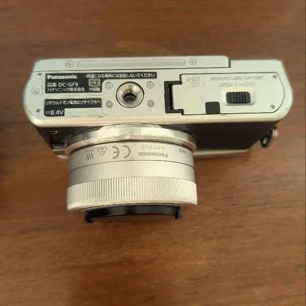 LUMIX G ミラーレス一眼カメラ レンズ2本付き　DC-GF9W
