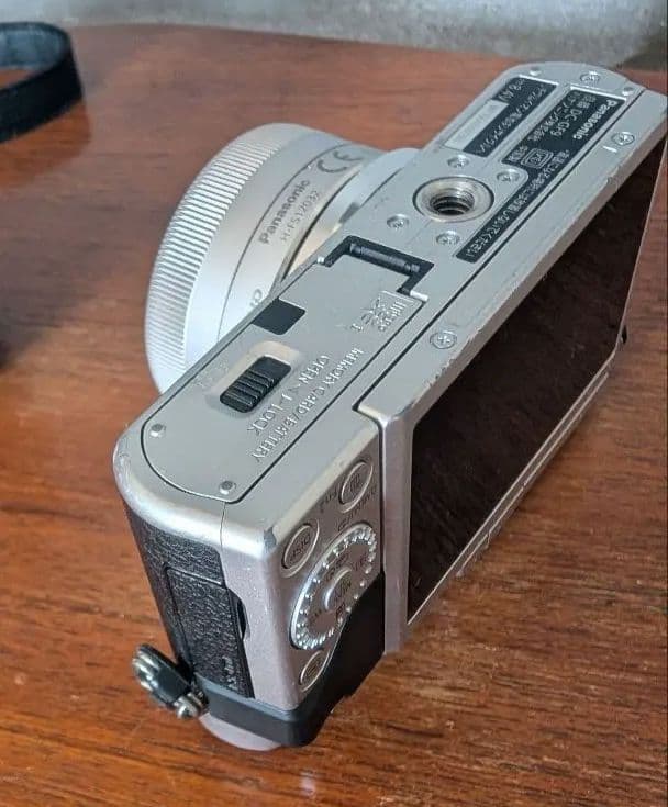 LUMIX G ミラーレス一眼カメラ レンズ2本付き　DC-GF9W