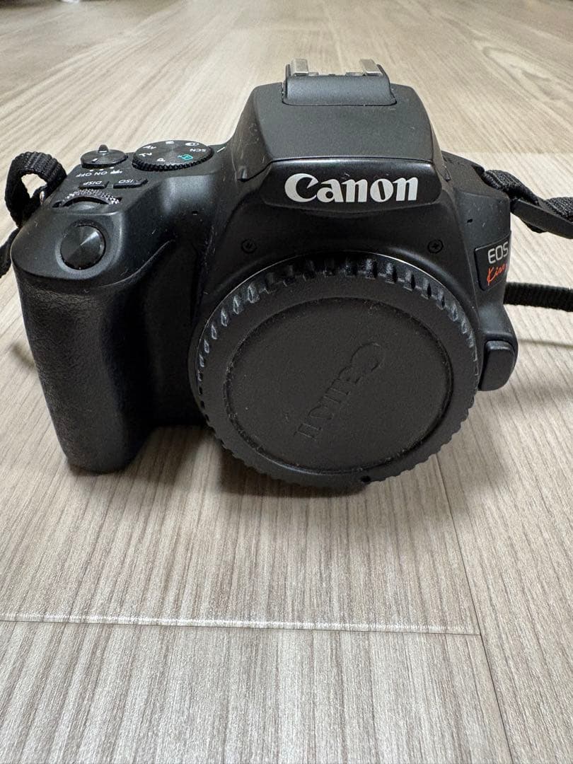 Canon EOS Kiss10 デジタル一眼レフカメラ 本体とレンズ付き