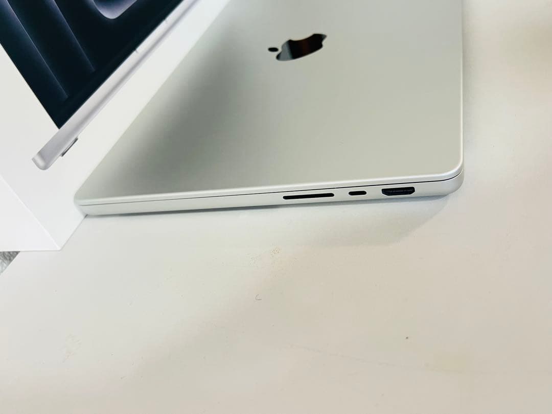 Macbook M4 Pro 14インチ 2024 16GB 512GB