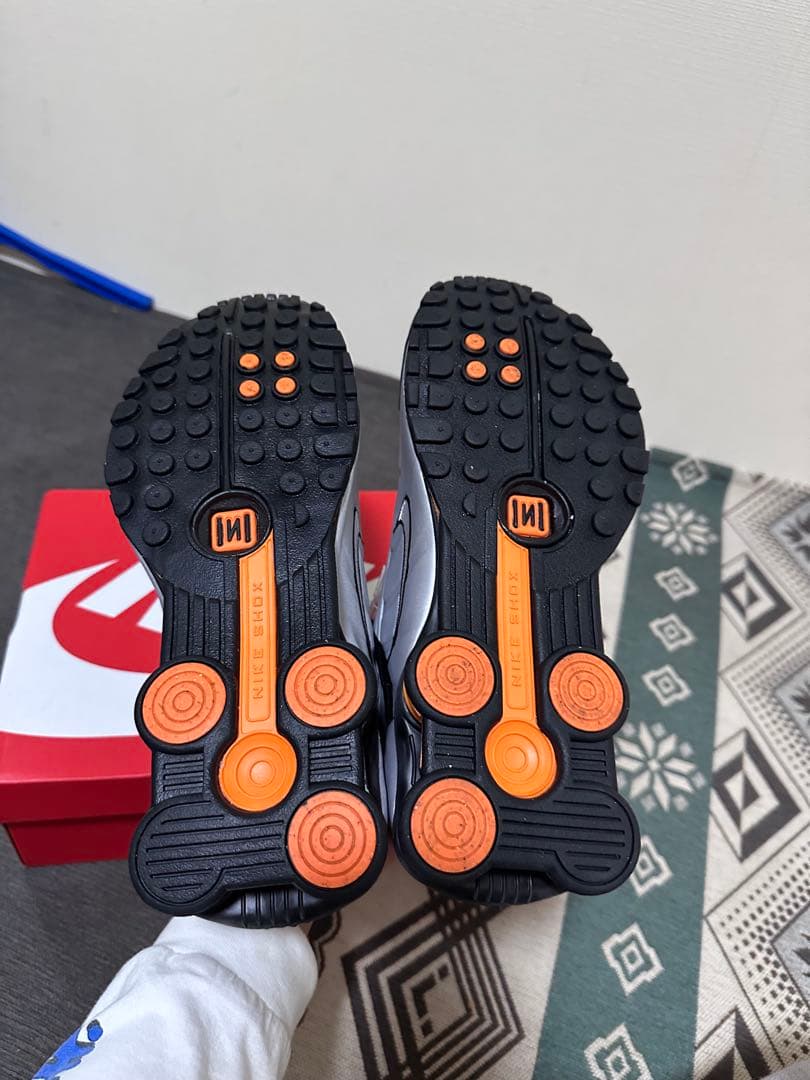 新品✯ Nike SHOX R4 \"Black/Bright Mandarin\"