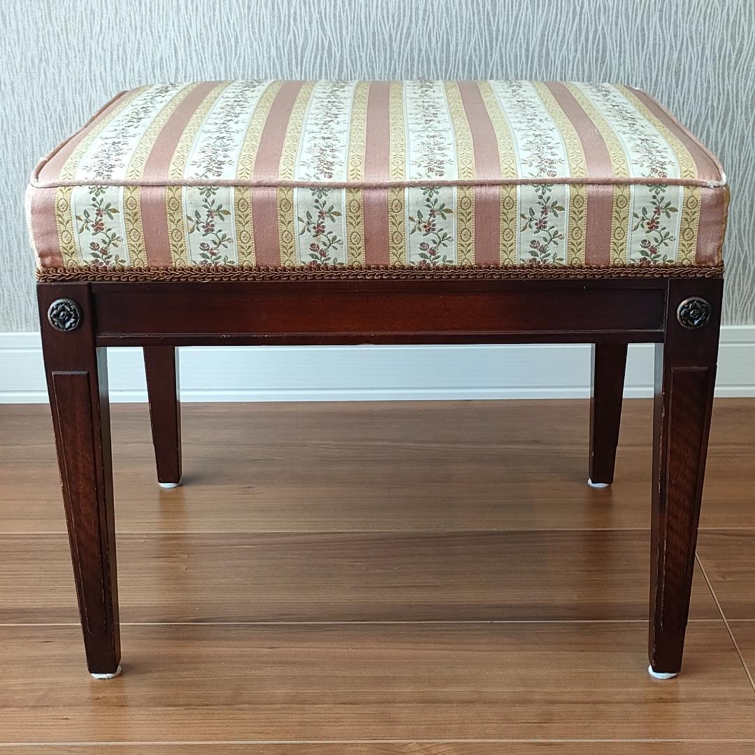 メープル不二屋　スツール　オットマン　ロココ調ファブリック