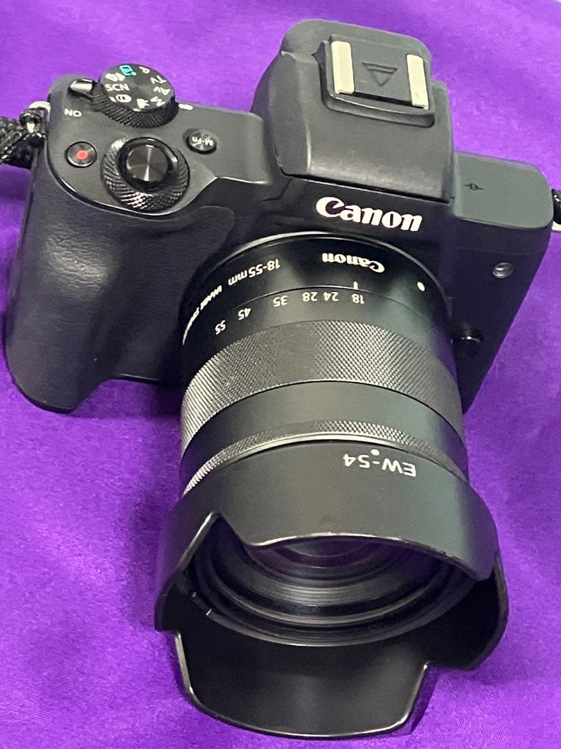 Canon EOS kiss M 18-55mm標準レンズつき