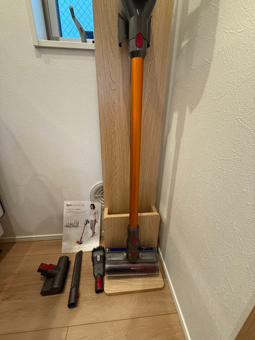ダイソンSV10（V8シリーズ）、コードレススティッククリーナー 本体