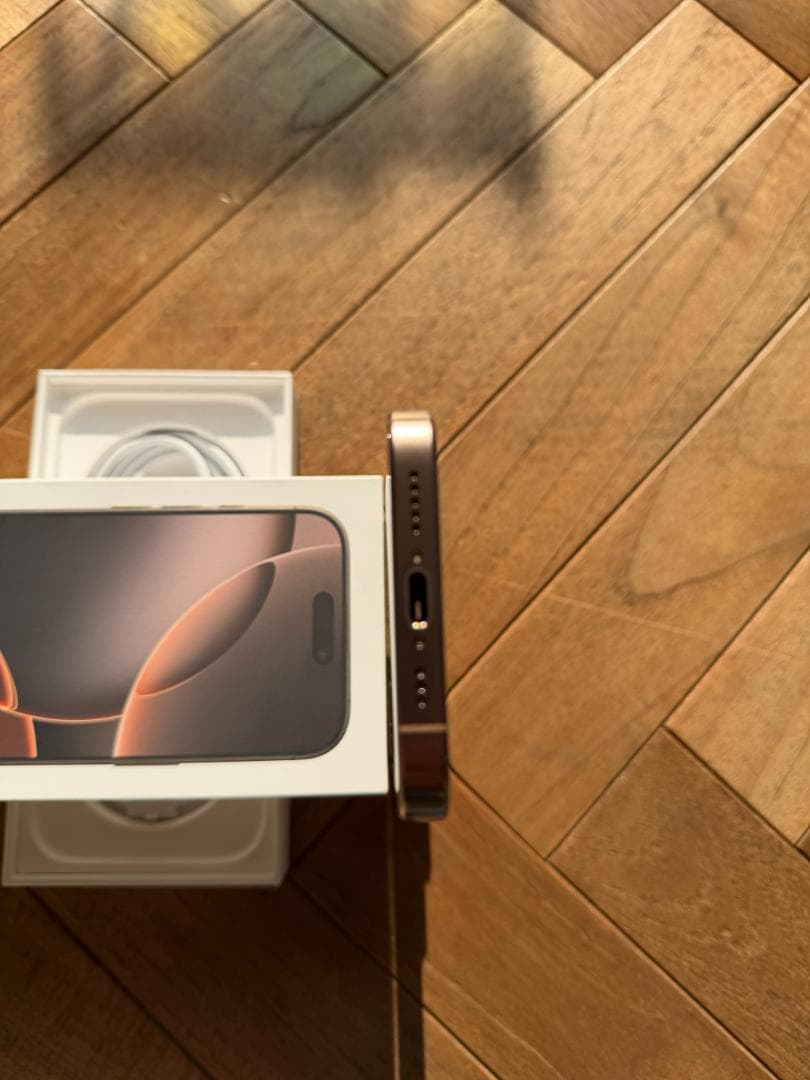 iPhone 16 Pro 256GB デザートチタニウム