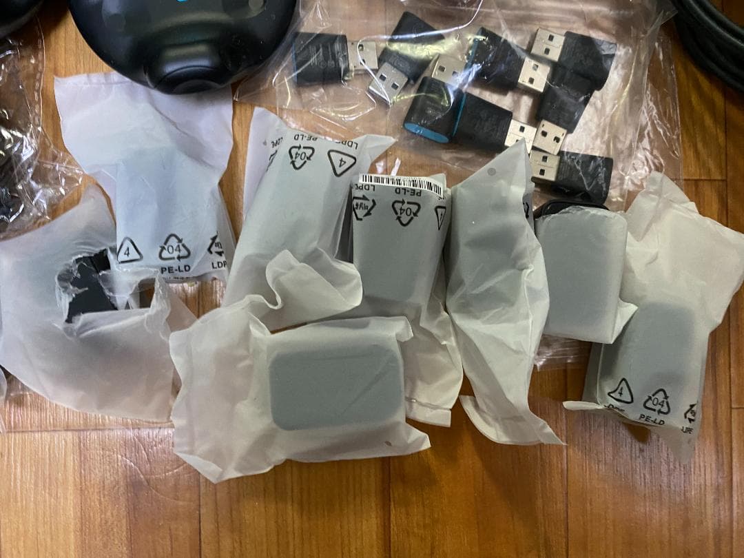 HTC VIVE tracker　2018x8個　ベースステーション2.0x2個