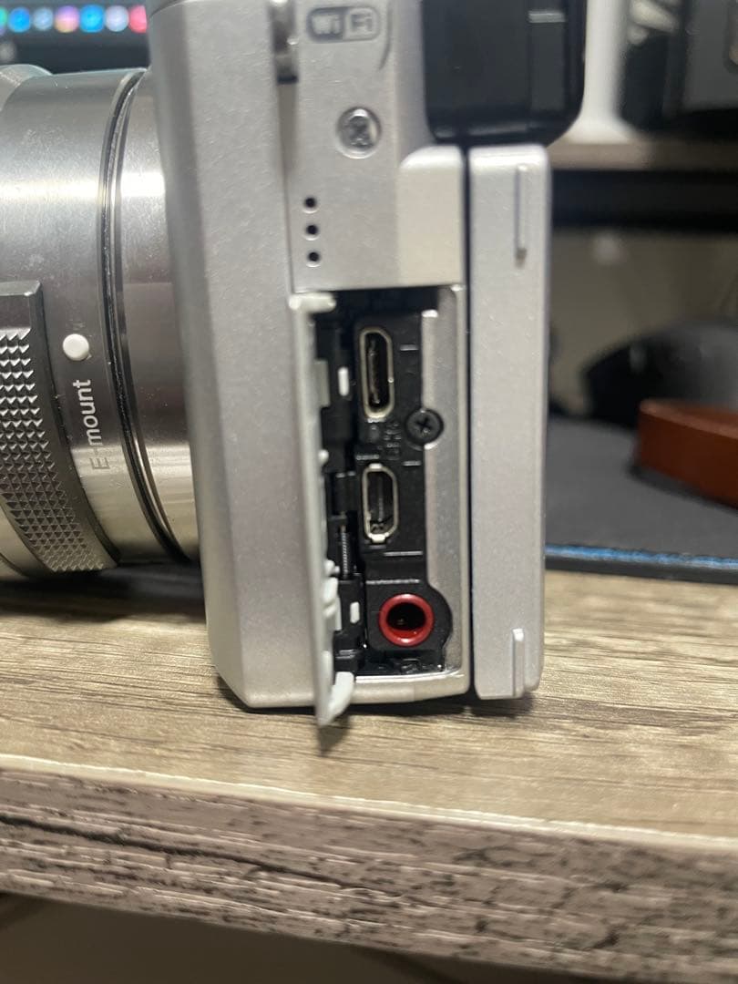 ミラーレス一眼　sony α6400 ダブルレンズキット +オプション付き