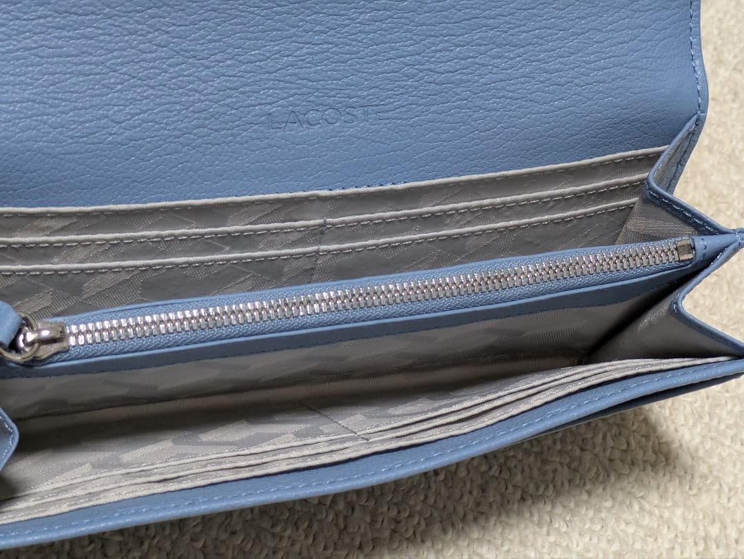 新品未使用 LACOSTE ラコステ 二つ折りレザー長財布 ブルー 牛革製 ワニ