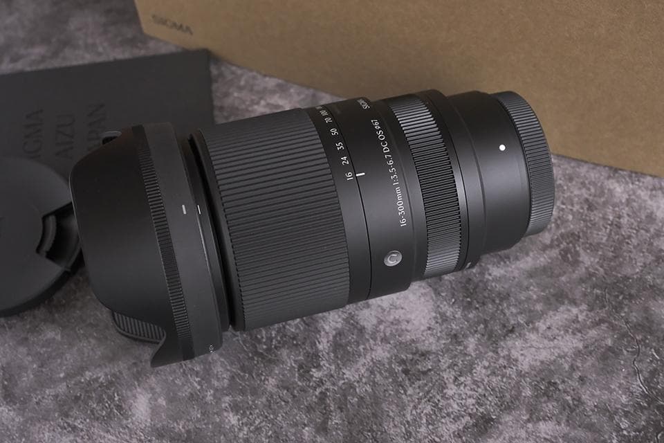 SIGMA 16-300mm F3.5-6.7 DC OS ズームレンズ