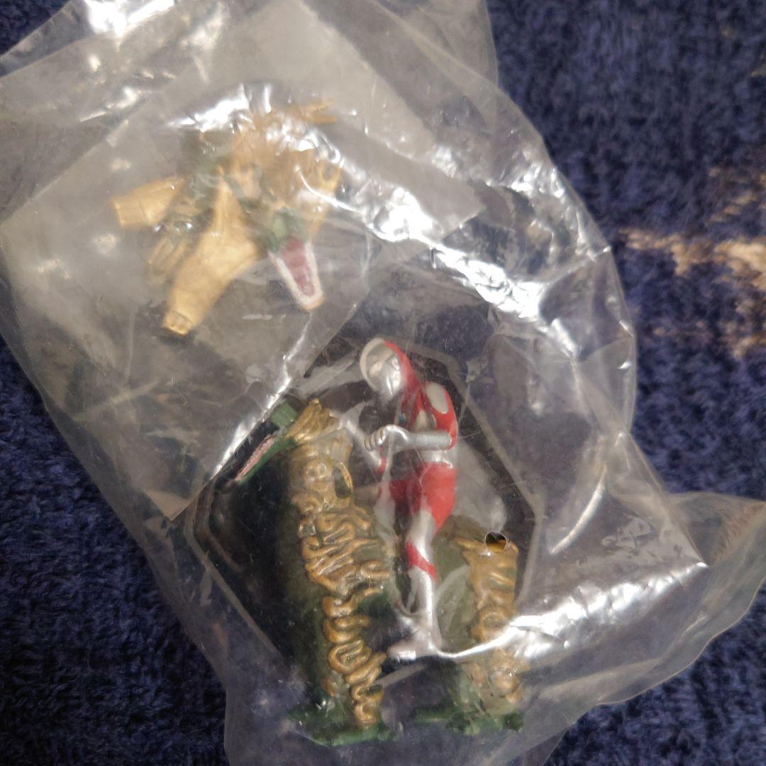 d*3様 ウルトラ怪獣名鑑　史上最大の侵略など　13種　まとめて