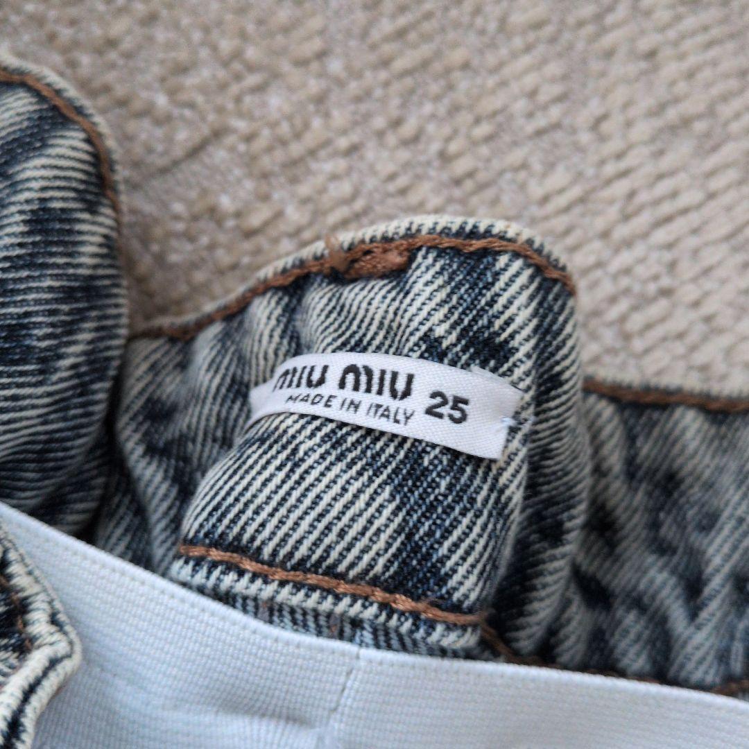 レア♡ミュウミュウ　正規品　刺繍ビジューつきデニムパンツ　ジーンズ　ライトブルー