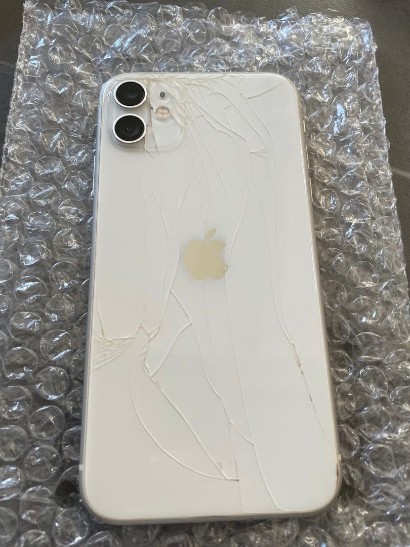 Apple iPhone 11 ホワイト 本体(ジャンク品)