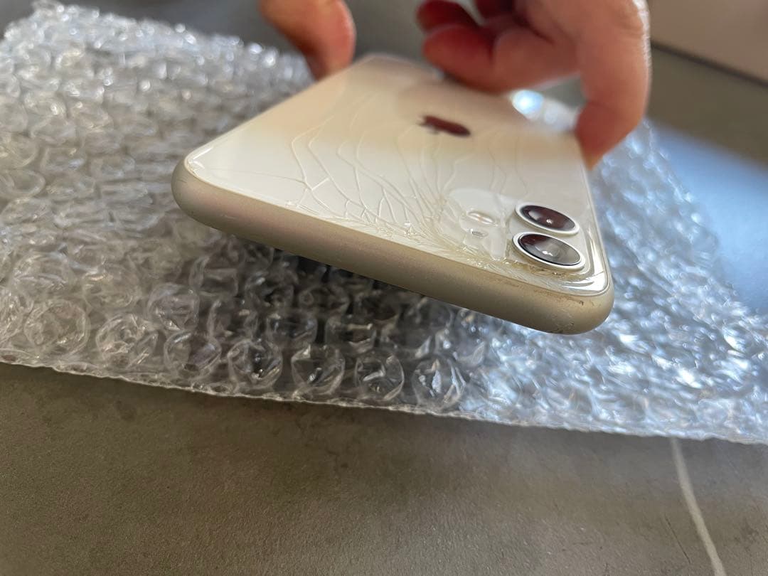 Apple iPhone 11 ホワイト 本体(ジャンク品)