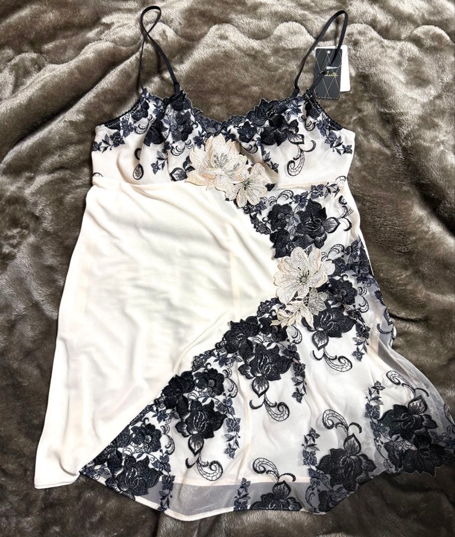 最終価格☆新品タグ付き サルート 28 グループ キャミソール M OC