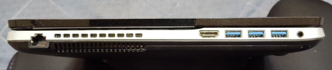 ラスト[富士通]LIFEBOOK AH90/X(FMVA90X)