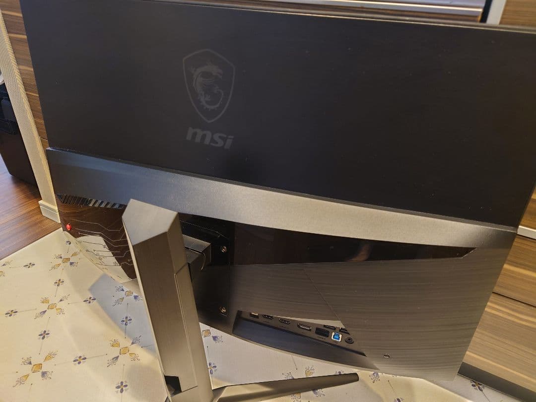 MSI Optix MAG321CURV 31.5インチ 4K 湾曲型モニタ
