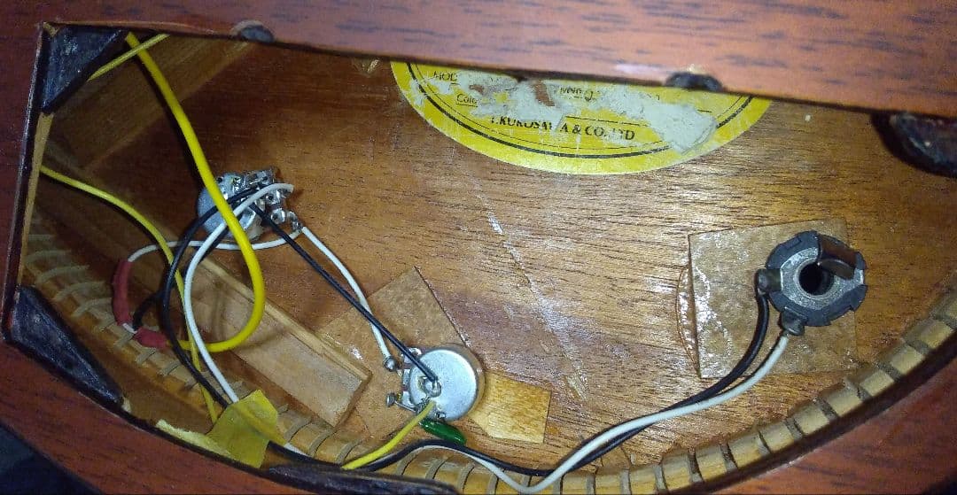 る*様 Stafford ？ セミアコ？シンライン タイプ？