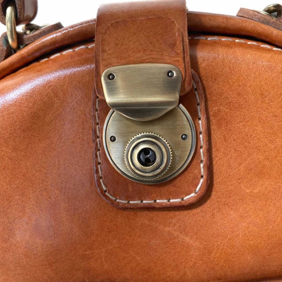 ヘルツ わんぱくリュック がま口 レザー バックパック ロック金具 鍵付き 茶