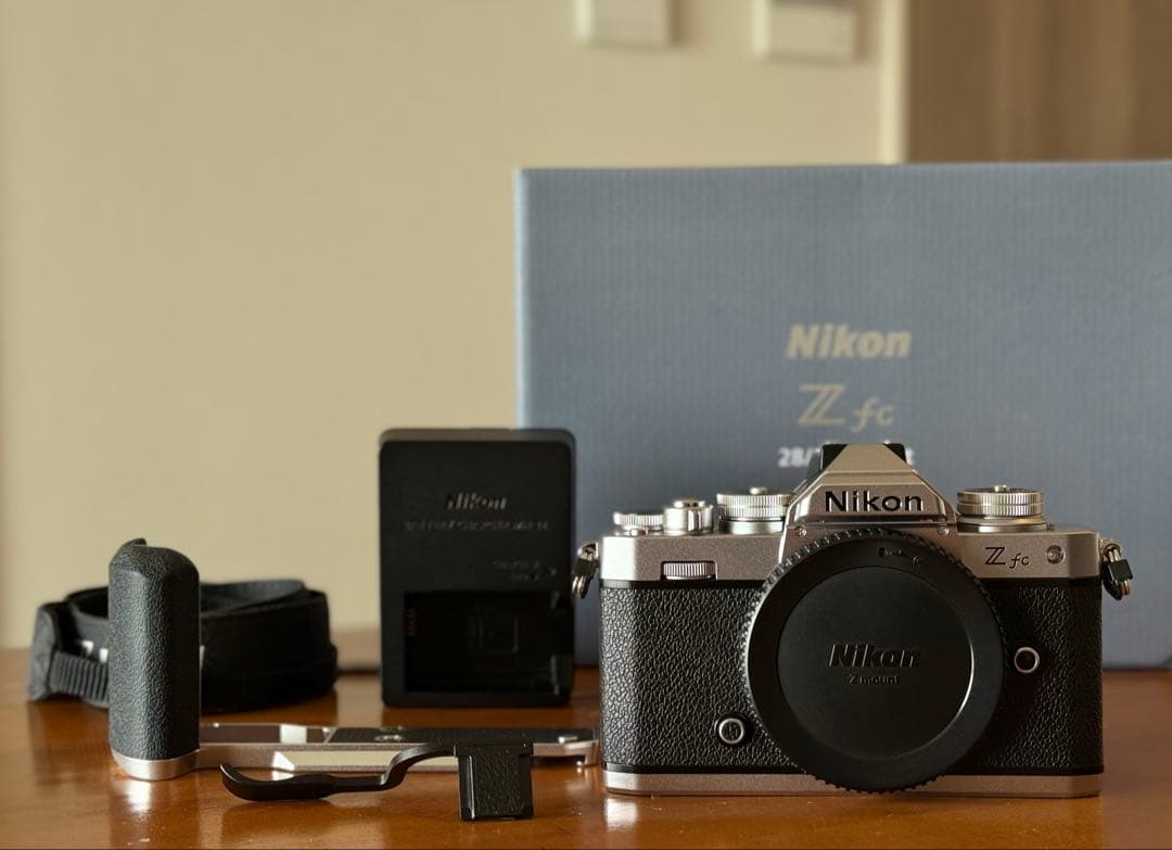 Nikon Z fc ミラーレス一眼 本体とオプションパーツ