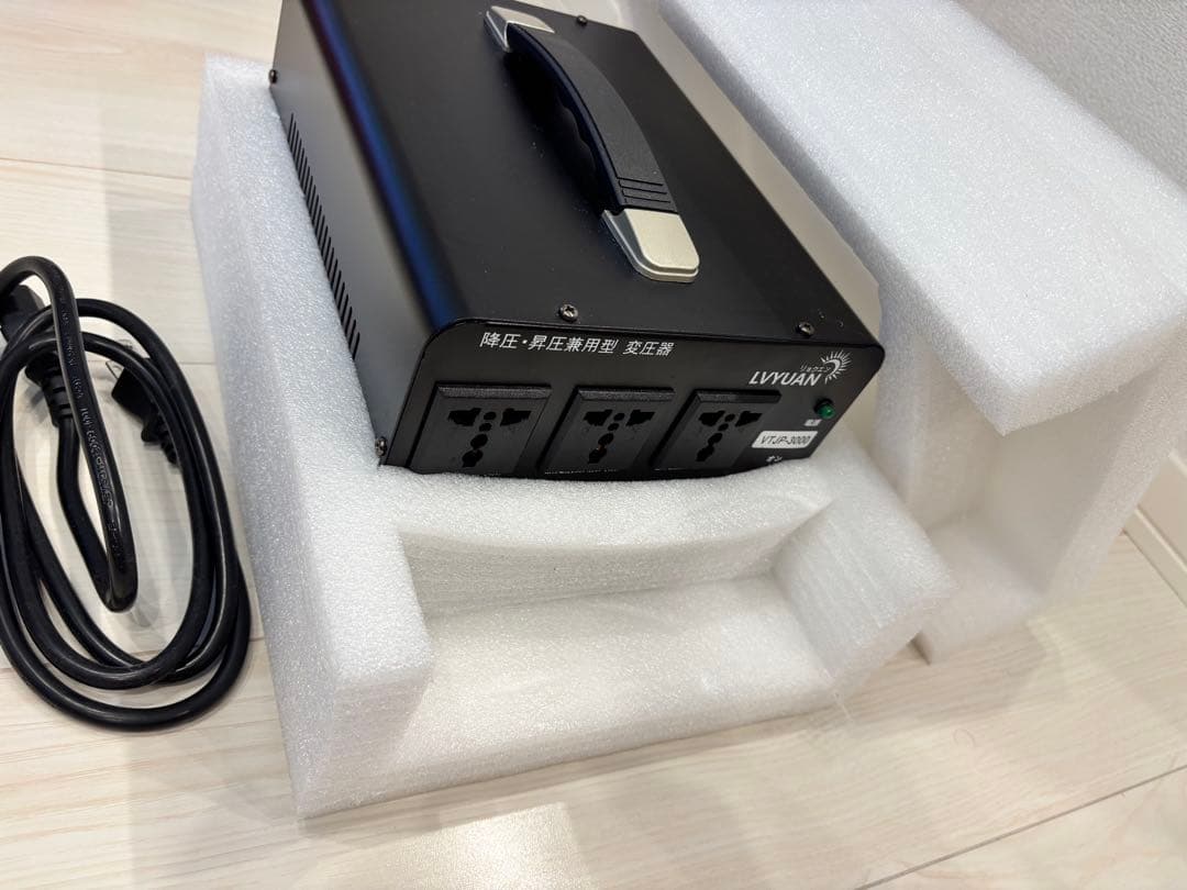 【大幅値下げ】Lvyuan VTJP-3000W 海外機器対応 変圧器